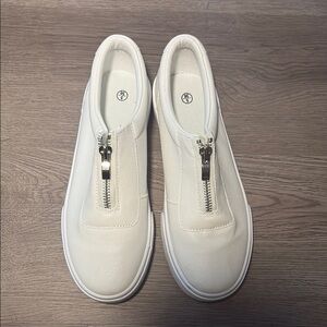 *BRAND NEW* White Zip-Up Women's Sneakers